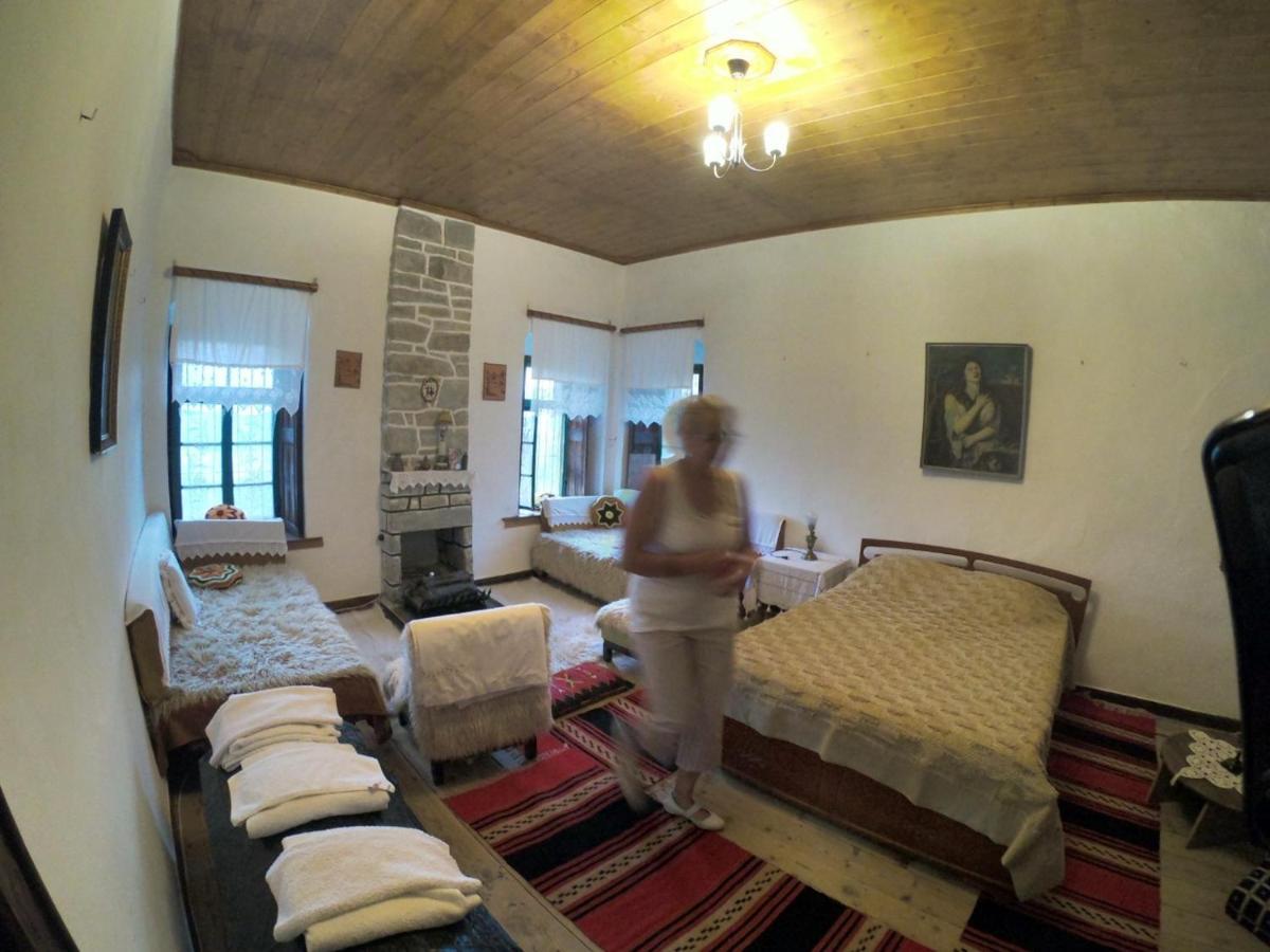 Traditional Guesthouse Përmet エクステリア 写真
