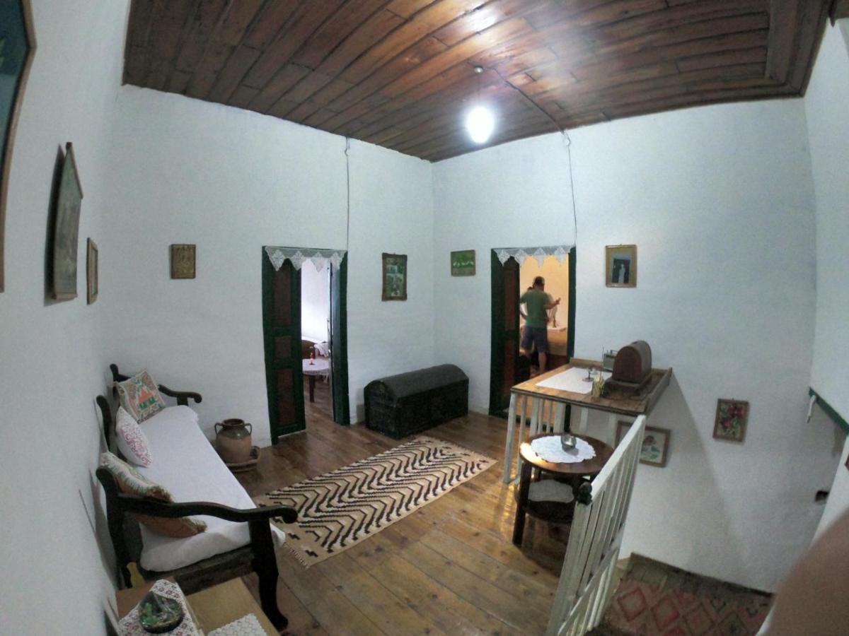 Traditional Guesthouse Përmet エクステリア 写真
