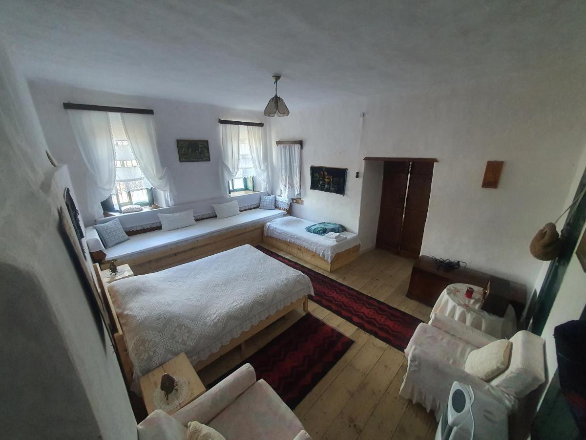 Traditional Guesthouse Përmet エクステリア 写真