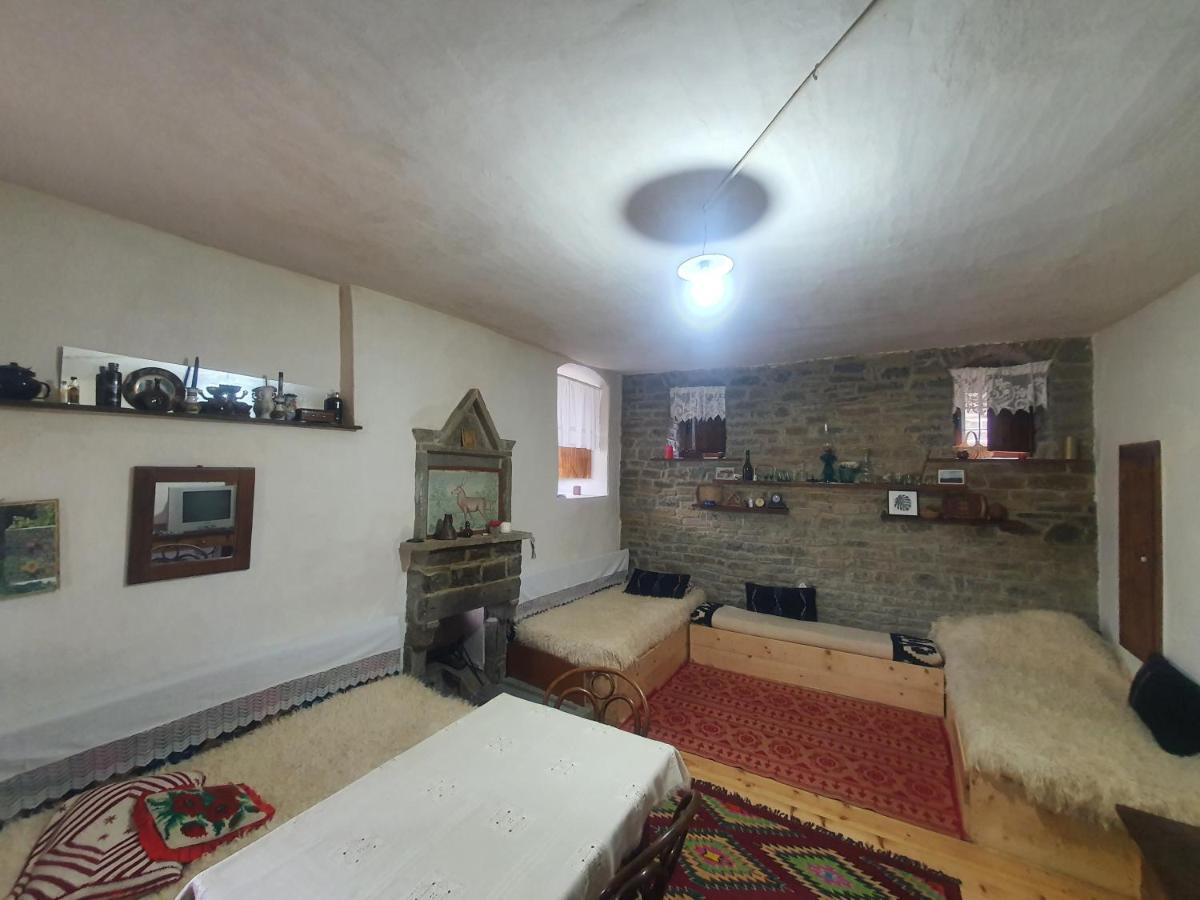 Traditional Guesthouse Përmet エクステリア 写真