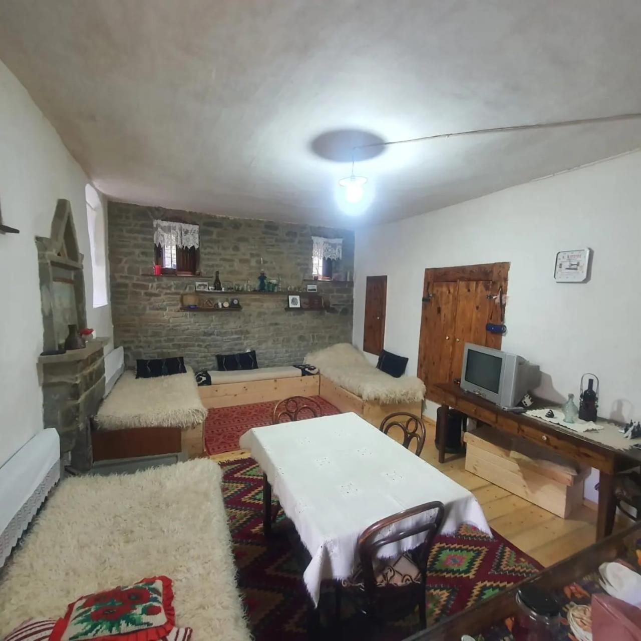 Traditional Guesthouse Përmet エクステリア 写真